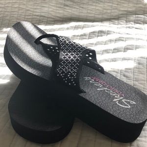 Sketchers YOGA FOAM Sandals